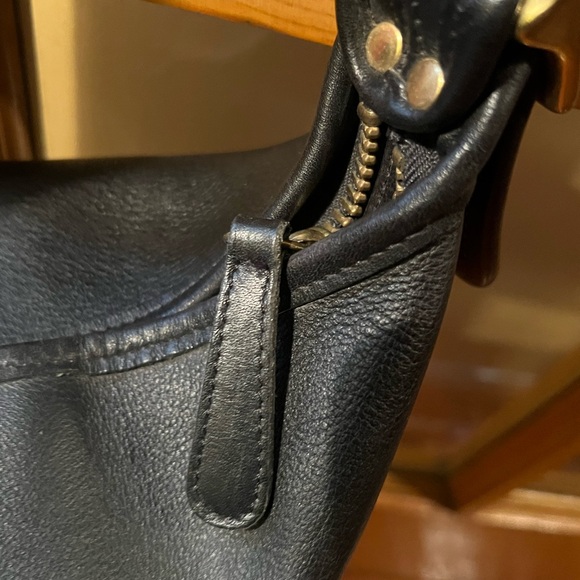 Large Bucket Coach Bag 💯 - Picture 9 of 12